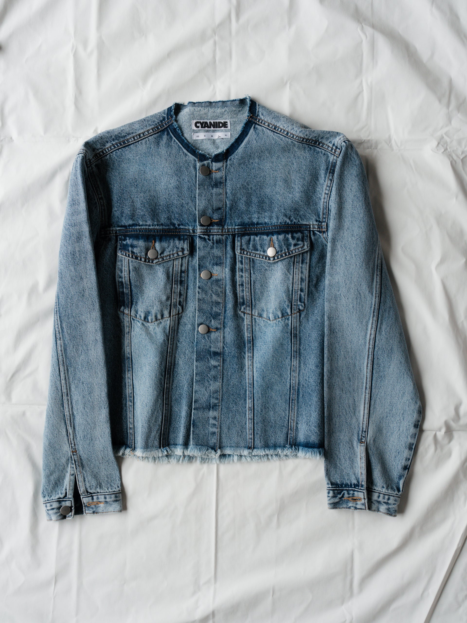 BLUE DENIM CROPPED JACKET