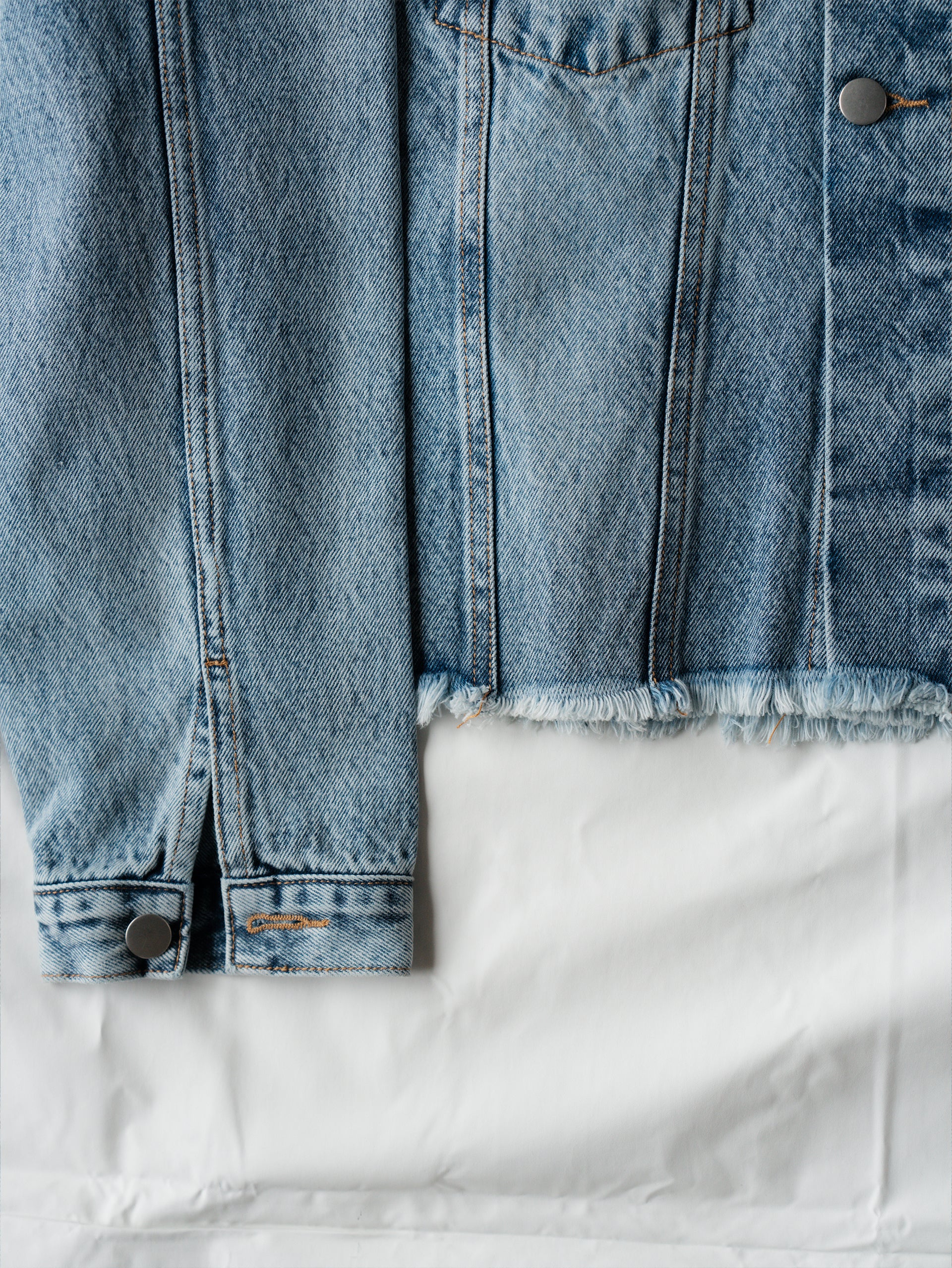 BLUE DENIM CROPPED JACKET